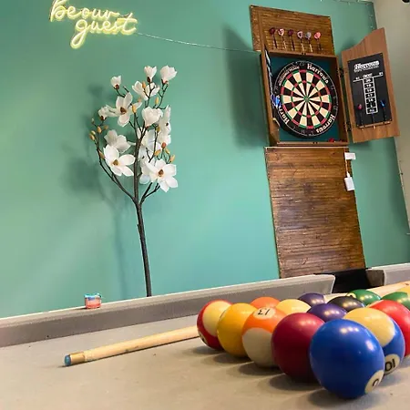 Hot Tub, Pool Table, Log Burner * Leeds (West Yorkshire)