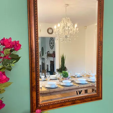 Villa Hot Tub, Pool Table, Log Burner Leeds (West Yorkshire)