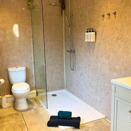 Hot Tub, Pool Table, Log Burner Villa