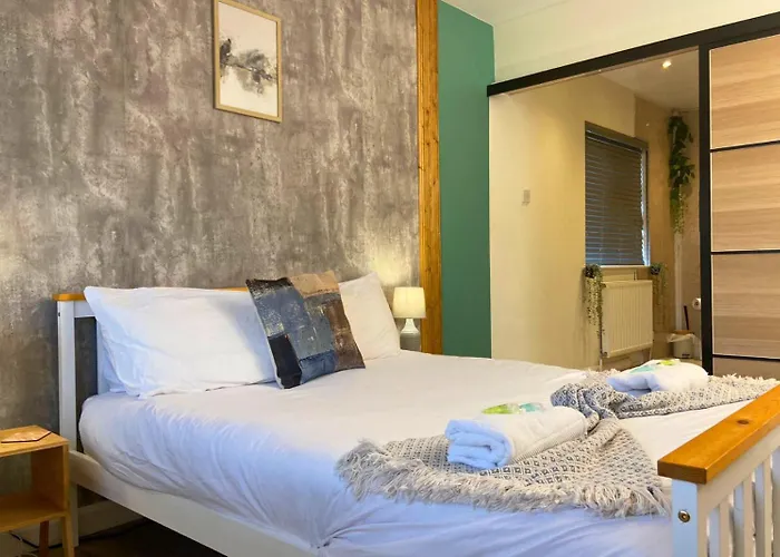 Villa Hot Tub, Pool Table, Log Burner *