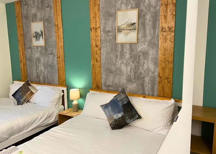 Villa Hot Tub, Pool Table, Log Burner