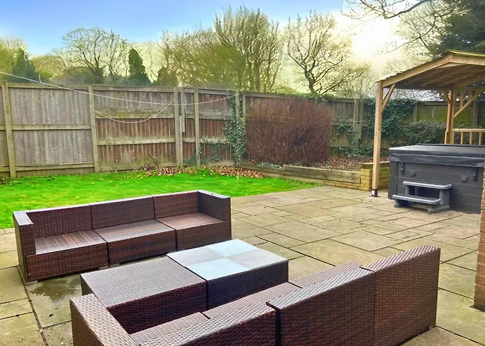 Villa Hot Tub, Pool Table, Log Burner *