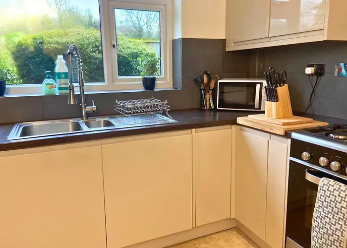 Hot Tub, Pool Table, Log Burner Leeds (West Yorkshire)