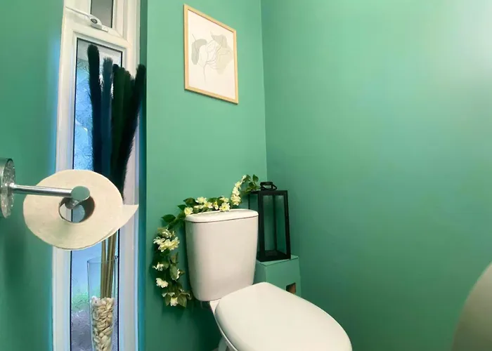 Hot Tub, Pool Table, Log Burner Villa