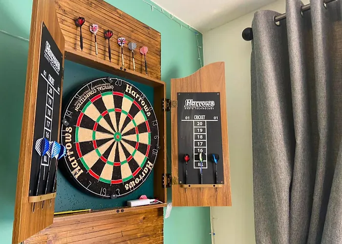 Villa Hot Tub, Pool Table, Log Burner *