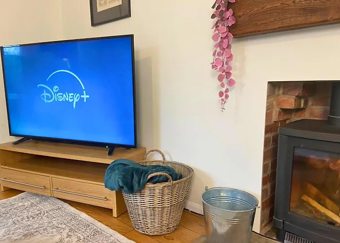 Hot Tub, Pool Table, Log Burner Leeds (West Yorkshire)