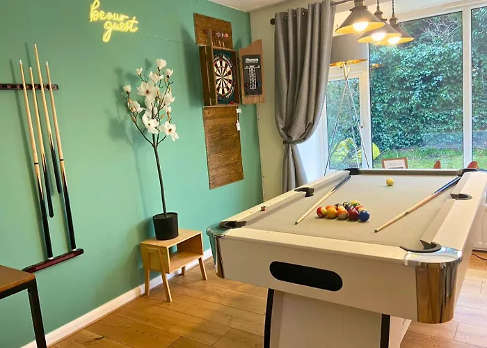 Villa Hot Tub, Pool Table, Log Burner