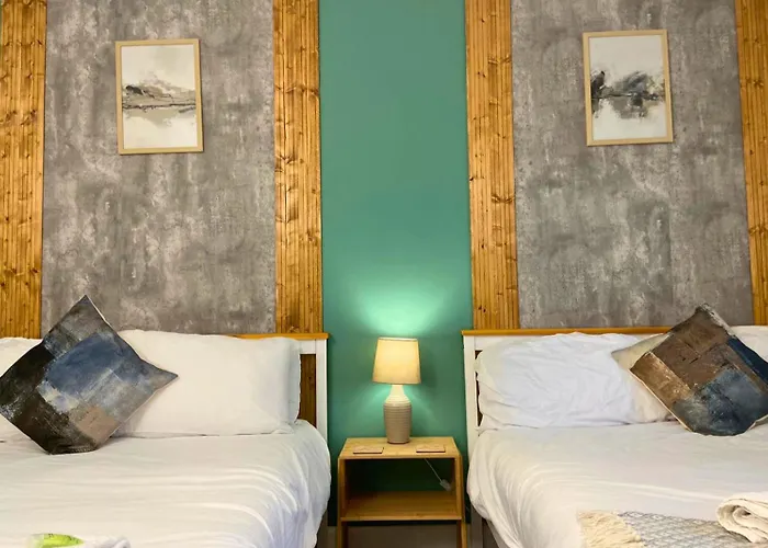 Hot Tub, Pool Table, Log Burner Villa *