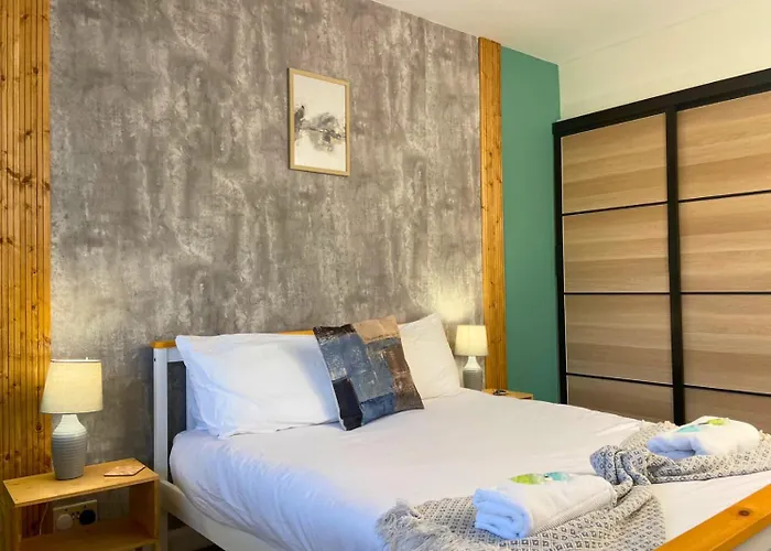 Hot Tub, Pool Table, Log Burner *