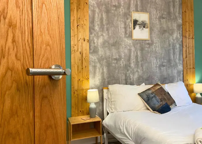 Hot Tub, Pool Table, Log Burner