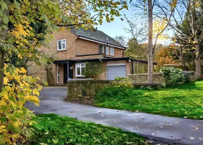 Hot Tub, Pool Table, Log Burner Villa Leeds (West Yorkshire)