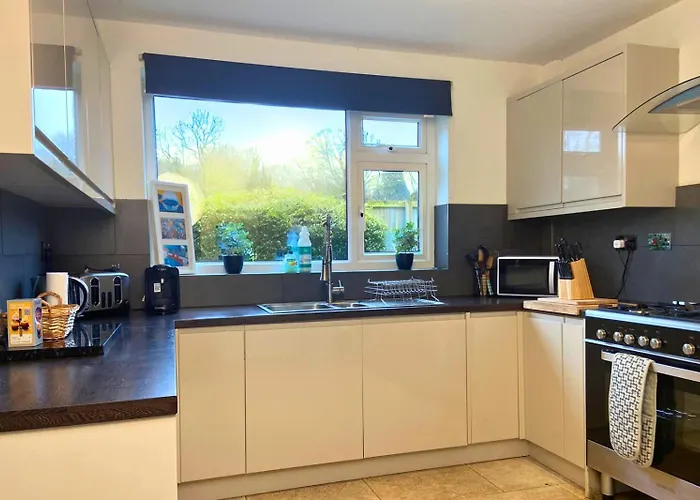 Villa Hot Tub, Pool Table, Log Burner Leeds (West Yorkshire)