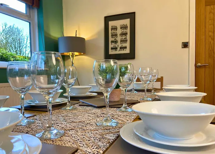 Villa Hot Tub, Pool Table, Log Burner