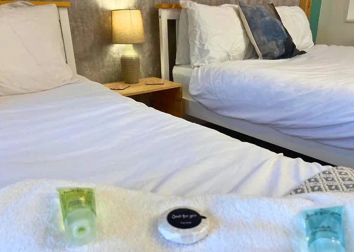 Villa Hot Tub, Pool Table, Log Burner *