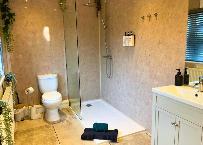 Hot Tub, Pool Table, Log Burner Villa