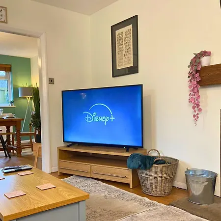 Hot Tub, Pool Table, Log Burner Leeds (West Yorkshire)