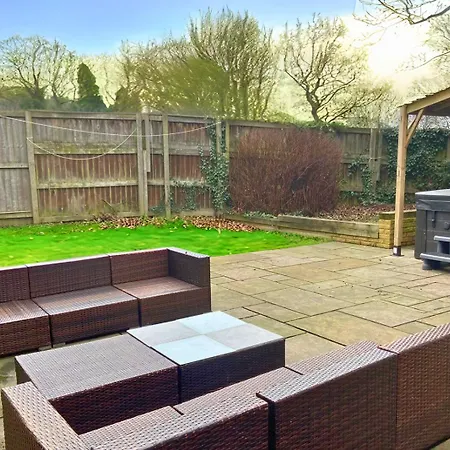 Villa Hot Tub, Pool Table, Log Burner *