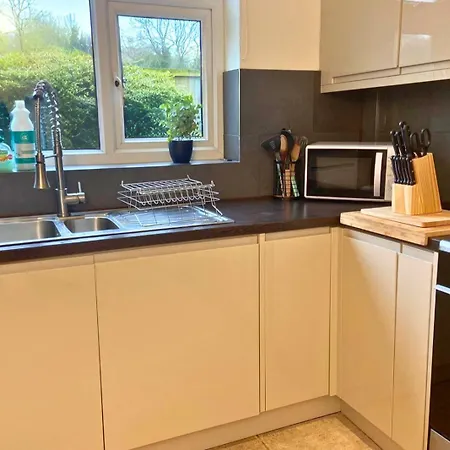 Hot Tub, Pool Table, Log Burner Leeds (West Yorkshire)