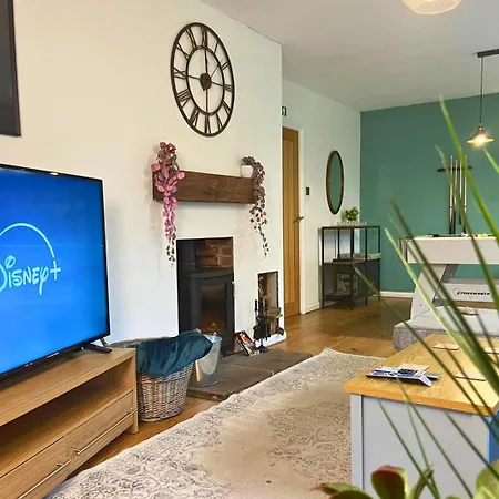 فيلة Hot Tub, Pool Table, Log Burner ليدز