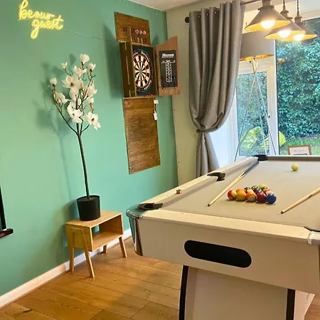 Villa Hot Tub, Pool Table, Log Burner