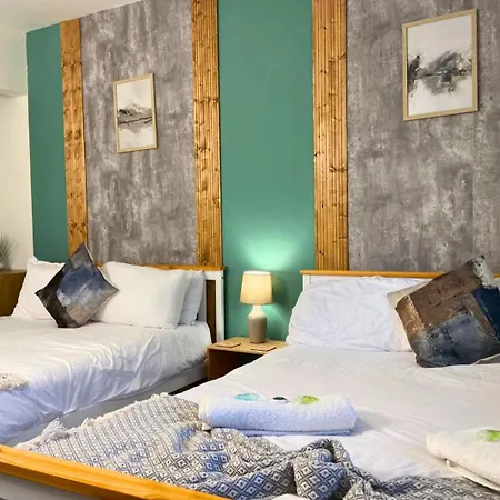 Hot Tub, Pool Table, Log Burner فيلة ليدز