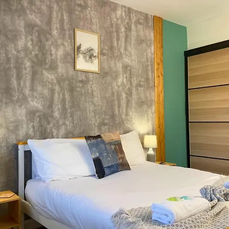 Hot Tub, Pool Table, Log Burner *