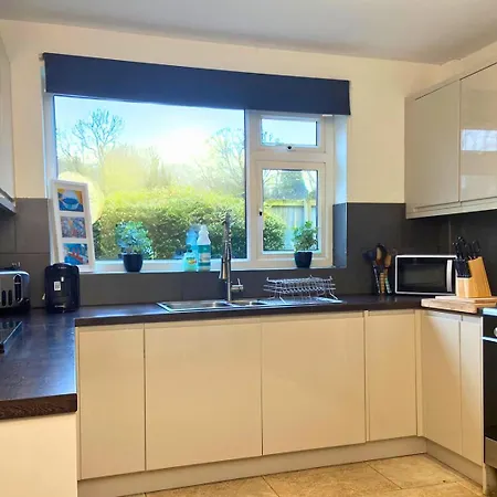 Villa Hot Tub, Pool Table, Log Burner Leeds (West Yorkshire)